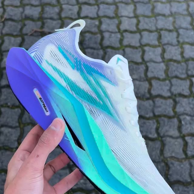 Flame 5 Future is the hyper-light, ultra-responsive sibling designed specifically for elite, podium-chasing athletes